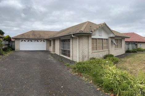 Photo of property in 6 Claremont Way, East Tamaki Heights, Auckland, 2016