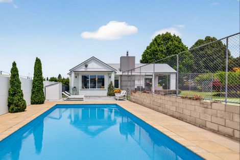 Photo of property in 27 Neeve Road, Taradale, Napier, 4112