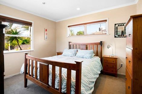 Photo of property in 42 Hilling Street, Titirangi, Auckland, 0604