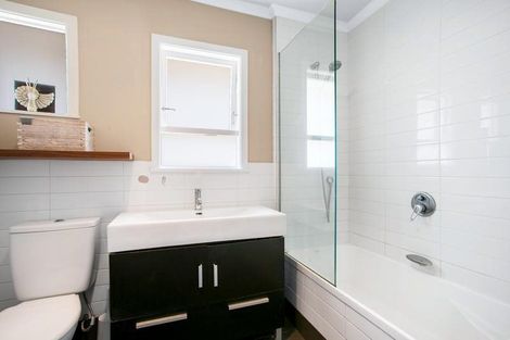 Photo of property in 42 Hilling Street, Titirangi, Auckland, 0604