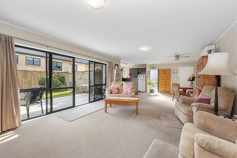 Photo of property in 2 Palm Grove Drive, Western Heights, Hamilton, 3200