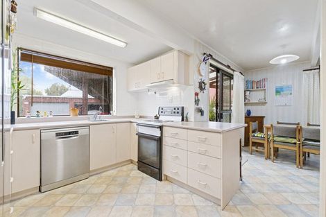 Photo of property in 33 Uatoto Road, Clarks Beach, 2122
