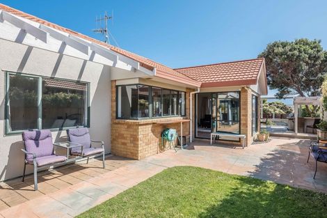 Photo of property in 18 Kotuku Drive, Paraparaumu Beach, Paraparaumu, 5032