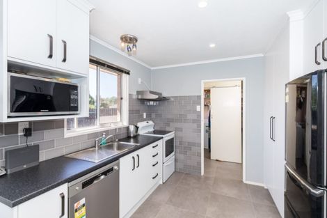 Photo of property in 70 Oakfield Crescent, Pukete, Hamilton, 3200