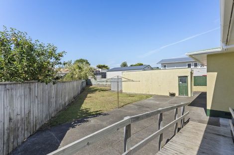 Photo of property in 25 Lee Street, Castlecliff, Whanganui, 4501