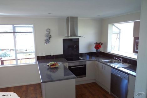 Photo of property in 1/52 Harrington Road, Henderson, Auckland, 0610