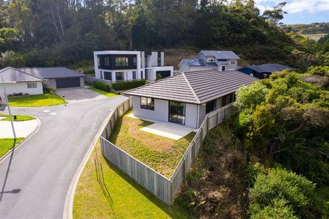 Photo of property in 8 Hull Place, Whitby, Porirua, 5024