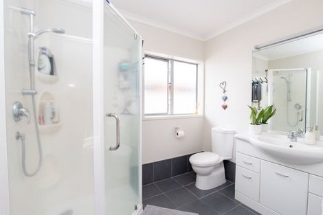 Photo of property in 10 Harris Place, Ngatea, 3503