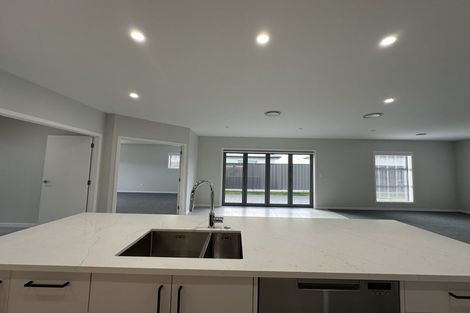 Photo of property in 5 Cassin Place, Taradale, 4112