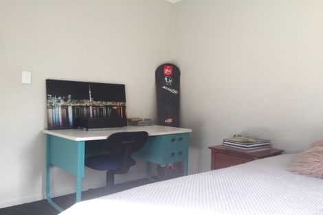 Photo of property in 2/45 Taioma Crescent, Te Atatu Peninsula, Auckland, 0610