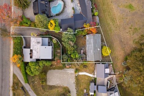 Photo of property in 2/83 Arawata Terrace, Sunshine Bay, Queenstown, 9300