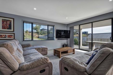 Photo of property in 2 Frederick Place, Whalers Gate, New Plymouth, 4310