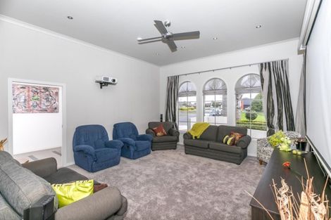 Photo of property in 2 Peninsula Point, Huntington, Hamilton, 3210