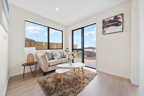 Photo of property in 1 Nola Dawn Avenue, Papakura, 2110