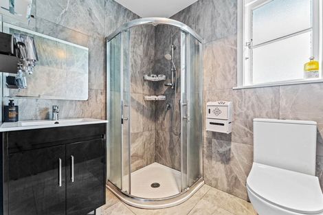 Photo of property in 37 Queen Mary Avenue, New Lynn, Auckland, 0600