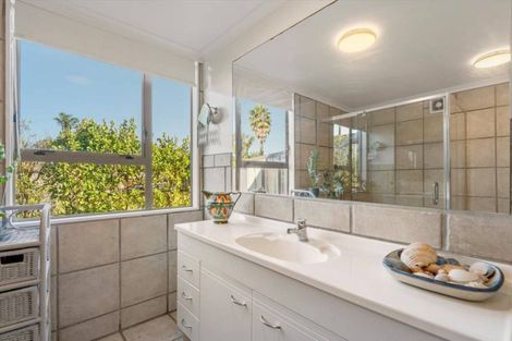 Photo of property in 988 Papamoa Beach Road, Papamoa Beach, Papamoa, 3118