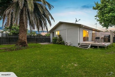 Photo of property in 2/13 Hamurana Place, Te Atatu Peninsula, Auckland, 0610