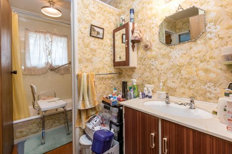 Photo of property in 16 Cairngorm Place, Highland Park, Auckland, 2010