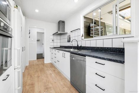 Photo of property in 77 Brian Crescent, Stanmore Bay, Whangaparaoa, 0932