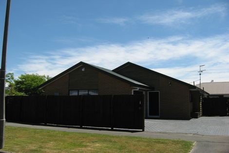 Photo of property in 1 Brockhall Lane, Avonhead, Christchurch, 8042