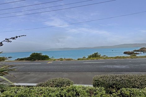 Photo of property in 123 Marine Parade, Seatoun, Wellington, 6022