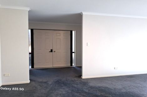 Photo of property in 469 Waitakere Road, Taupaki, Henderson, 0782