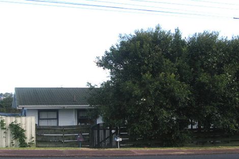 Photo of property in 2/58 Pupuke Road, Hillcrest, Auckland, 0627