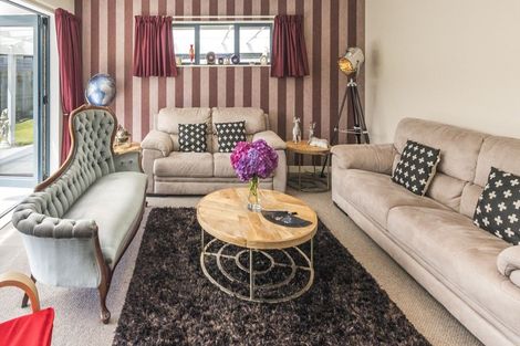 Photo of property in 29 Chestnut Close, Kelvin Grove, Palmerston North, 4414