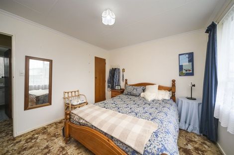 Photo of property in 5 Hillcrest Drive, Kelvin Grove, Palmerston North, 4414