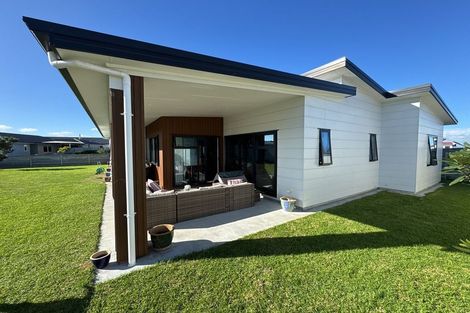Photo of property in 3 Snappers Lane, Foxton Beach, Foxton, 4815