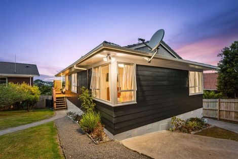 Photo of property in 92 Reynella Drive, Massey, Auckland, 0614