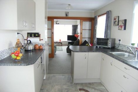 Photo of property in 55 Queenwood Road, Levin, 5510