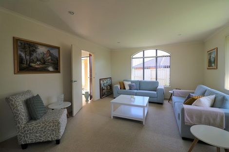 Photo of property in 14 Farleigh Close, Huntington, Hamilton, 3210