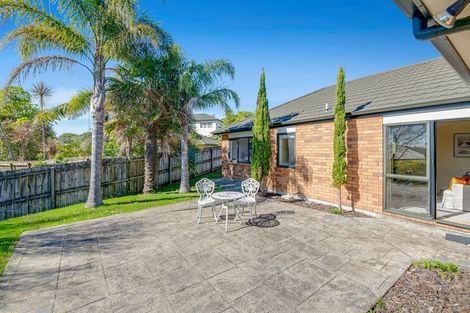 Photo of property in 19 Black Teal Close, Unsworth Heights, Auckland, 0632