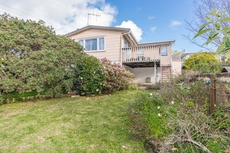Photo of property in 1 Earl Road, Titirangi, Auckland, 0604