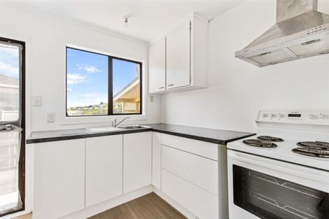 Photo of property in 43a Sunhaven Drive, Newlands, Wellington, 6037