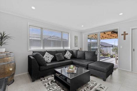 Photo of property in 11 Orchard Terrace, Riverhead, 0820