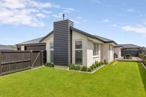 Photo of property in 1 Corsica Court, Fitzherbert, Palmerston North, 4410