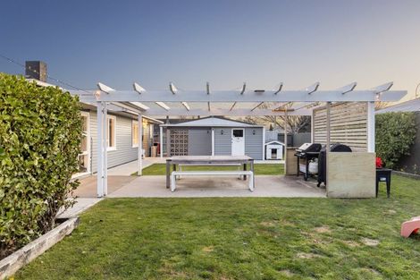 Photo of property in 1 Battersea Place, Roslyn, Palmerston North, 4414