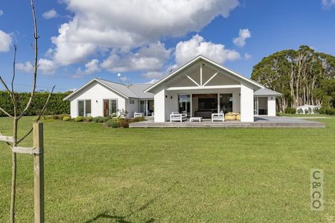 Photo of property in 88 Taupaki Road, Taupaki, 0782