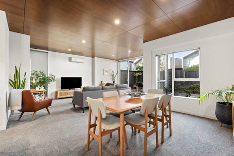 Photo of property in 1/3 Severn Street, Island Bay, Wellington, 6023