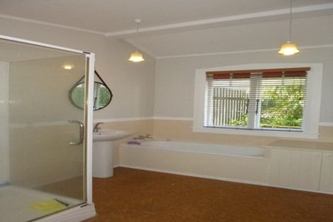 Photo of property in 2 Gow Street, Helensville, 0800
