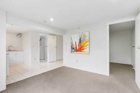 Photo of property in 559 Glenfield Road, Glenfield, Auckland, 0629