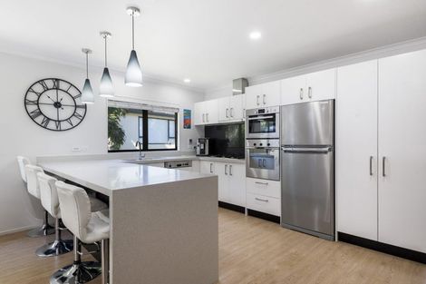 Photo of property in 7 Emerald Way, Rosedale, Auckland, 0632