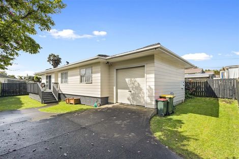 Photo of property in 2/49 Strid Road, Te Atatu South, Auckland, 0610
