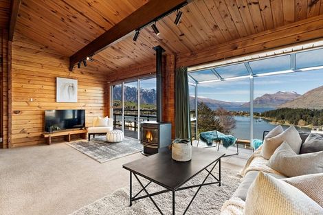 Photo of property in 20 Earnslaw Terrace, Queenstown, 9300