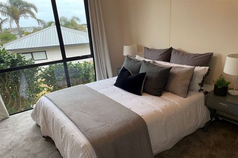 Photo of property in 72 Totaravale Drive, Totara Vale, Auckland, 0629