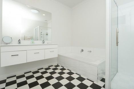 Photo of property in 55 Lake Crescent, Hamilton Lake, Hamilton, 3204