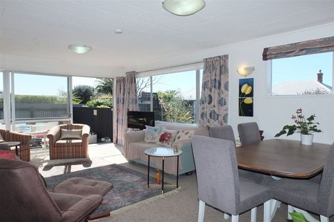 Photo of property in 2/21 Oxford Street, West End, Timaru, 7910