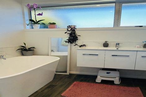 Photo of property in 91 Warren Crescent, Hillmorton, Christchurch, 8025